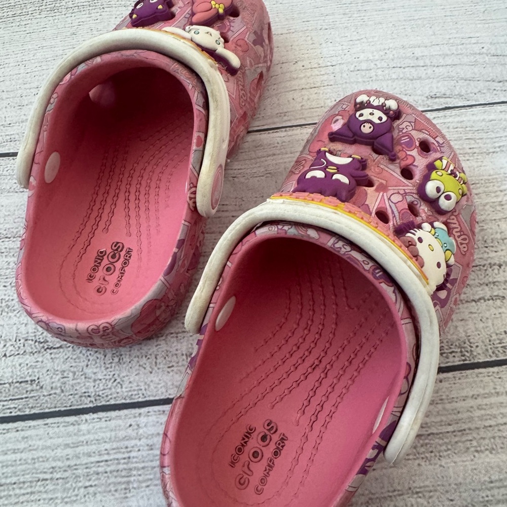Hello Kitty Crocs Sanrio - Picture 3 of 3